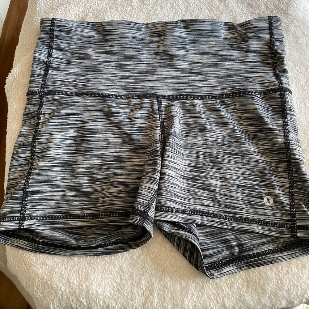 Xersion workout shorts M with waist pocket